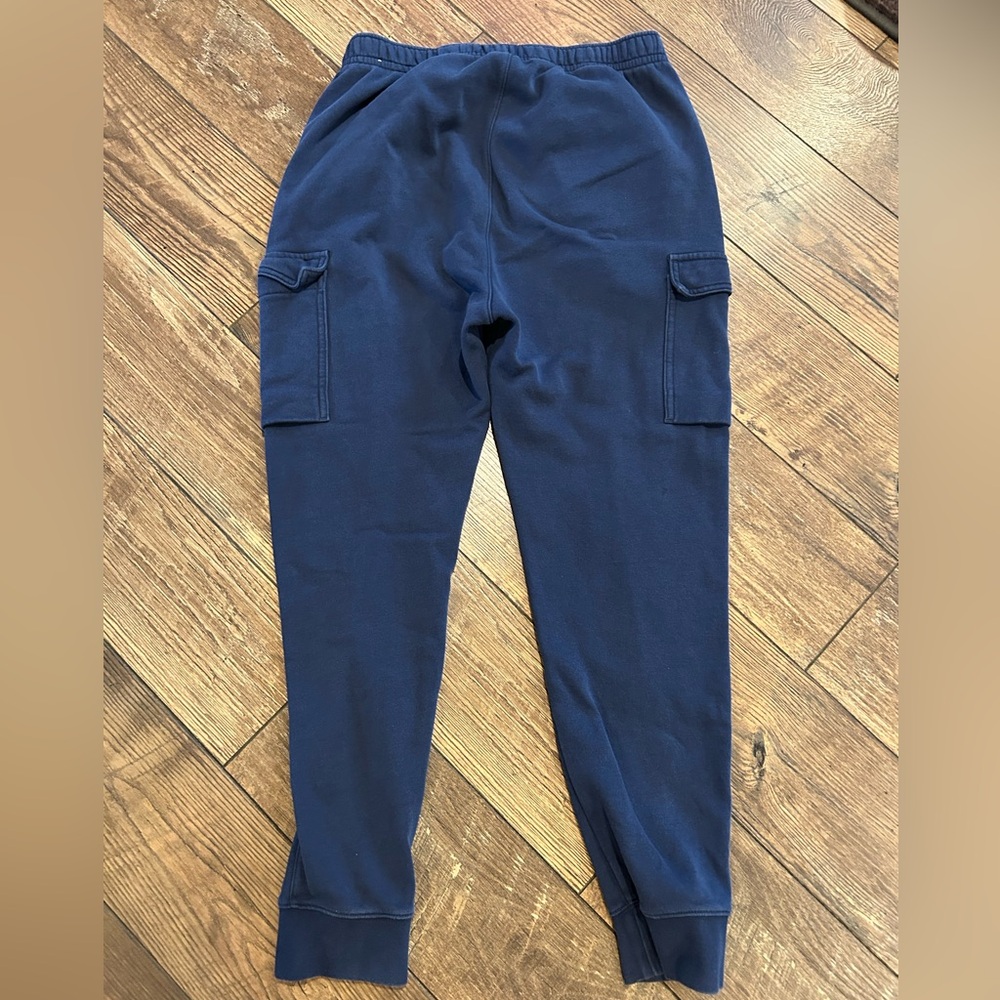 Nike Sportswear Club Men’s Navy Cargo Fleece Joggers with Side Pockets - Picture 10 of 11